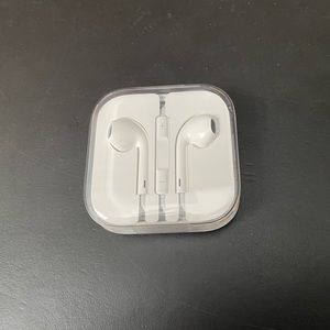 🎉Host Pick🎉Apple Ear Pods-Wired-New